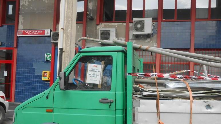 L’incidente fa scoprire un traffico di rifiuti