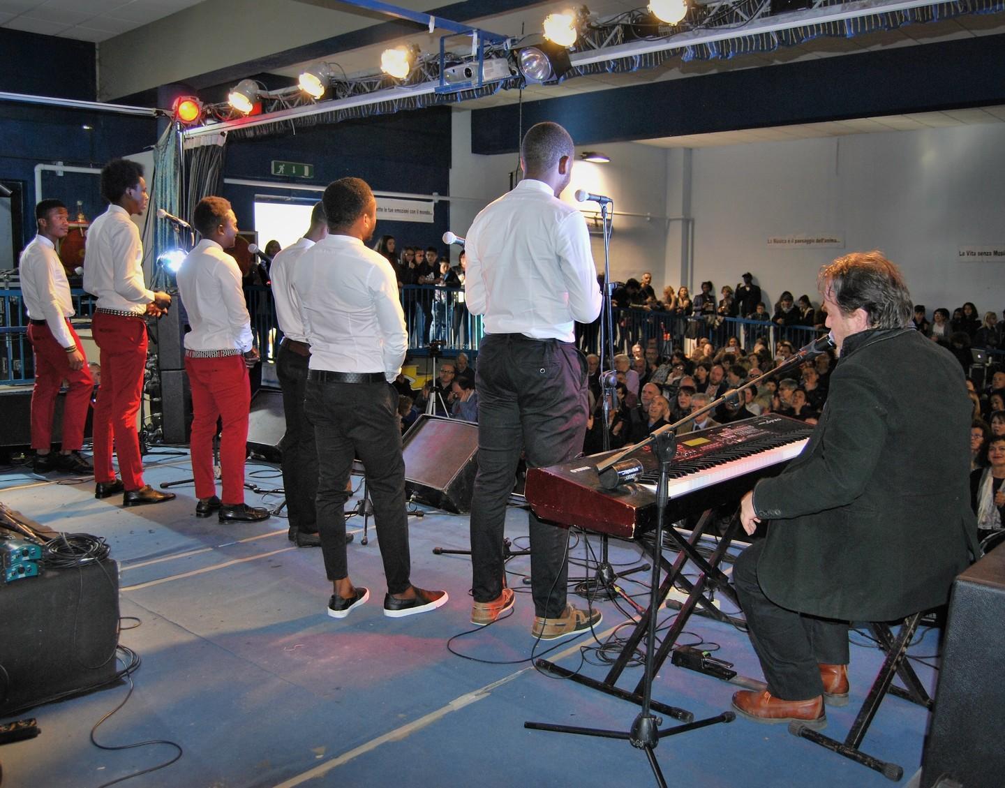 Viaggiare e poi tornare “Freemmos” conquista i giovani di Alghero