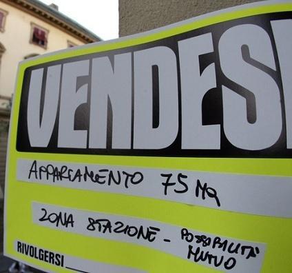 Vendite di case in crescita male uffici e capannoni 
