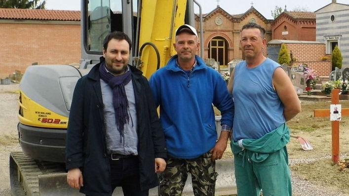 Arrivano nuove siepi al cimitero