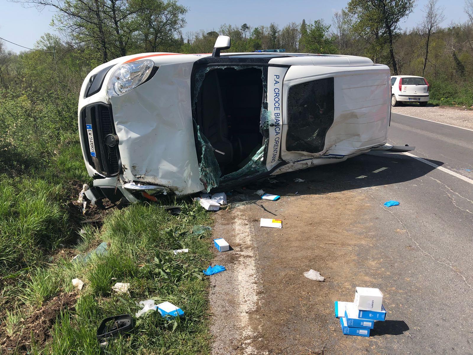 Il mezzo coinvolto nell'incidente (foto agenzia Sestini)