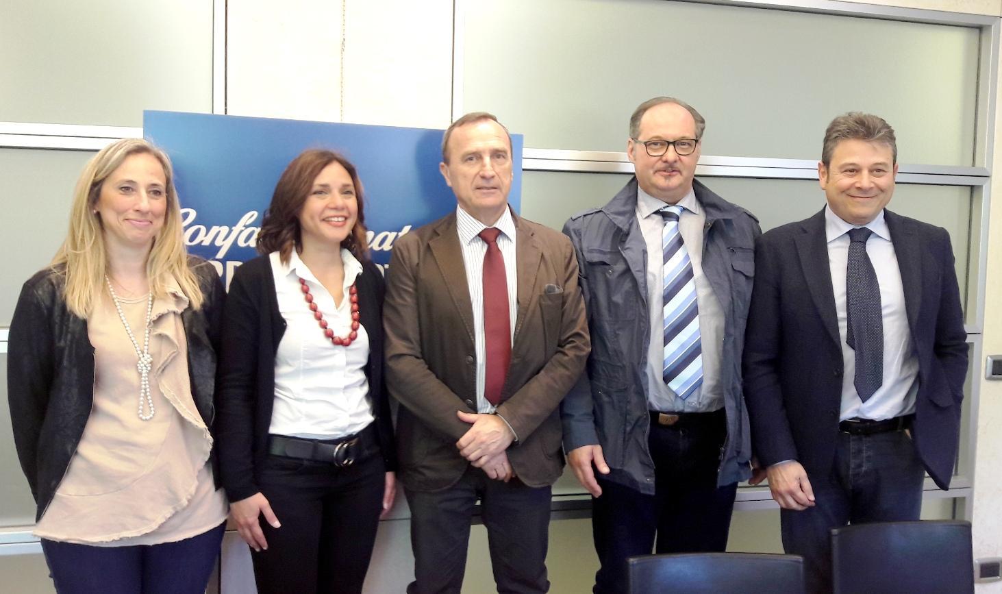 I partecipanti alla firma del protocollo sull'alternanza scuola-lavoro per studenti disabili