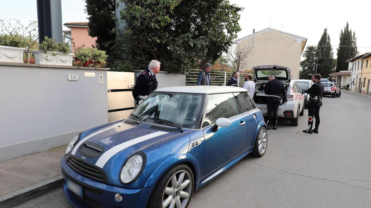 L'auto che è stata controllata dai vigili urbani (foto agenzia Sestini)