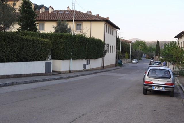 Via Mugellese dove è avvenuta la rapina (Foto Sproviero - Batavia)