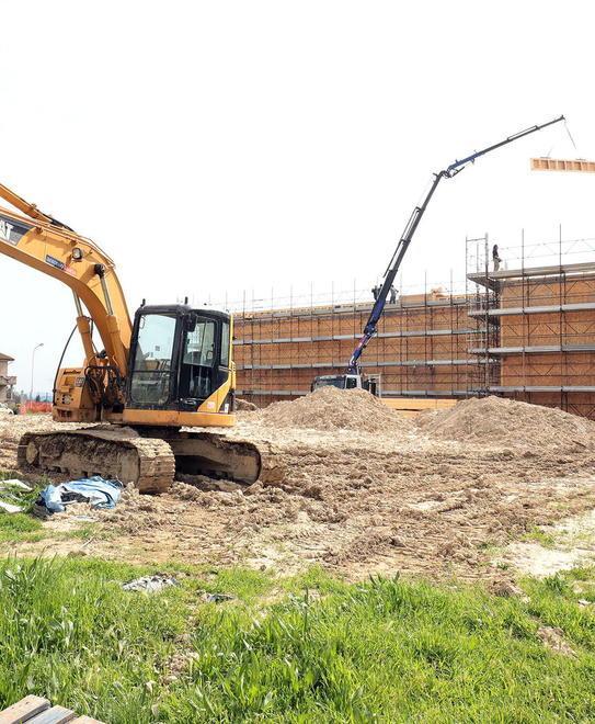 Frana accanto al cantiere della nuova scuola 
