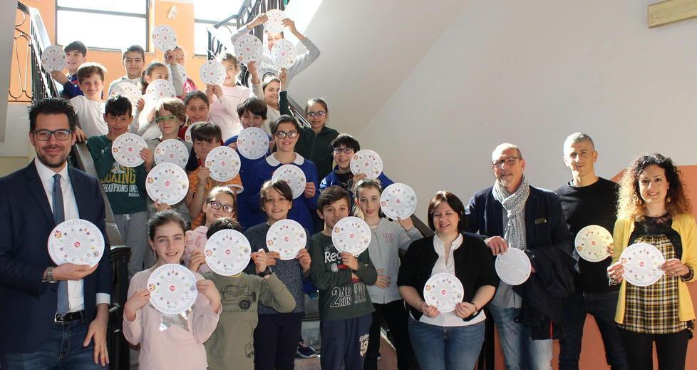 Alunni a lezione di tradizioni pisane 