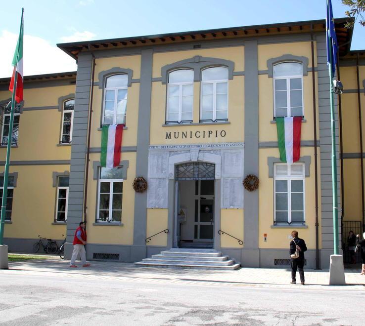 Vigili, impiegati e stagisti quindici posti in Comune 