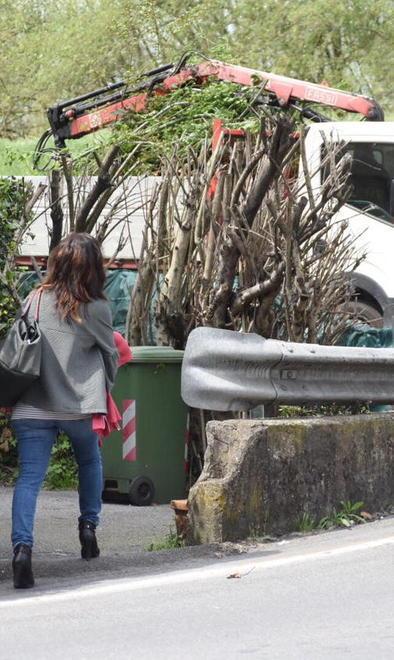 In via Salicchi pedoni a rischio 