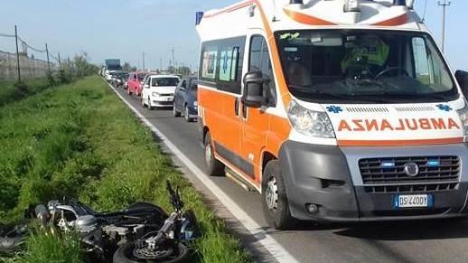 Sbanda e si schianta a Tramuschio Motociclista operato