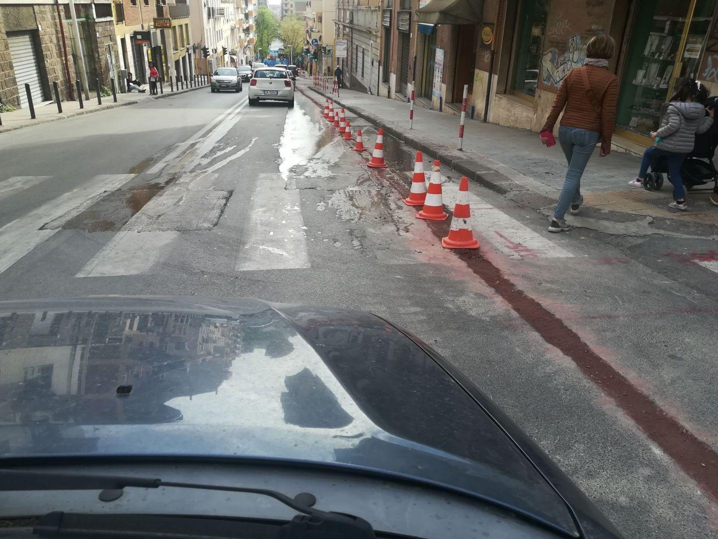 Viale Trento, una perdita A rischio il nuovo asfalto 