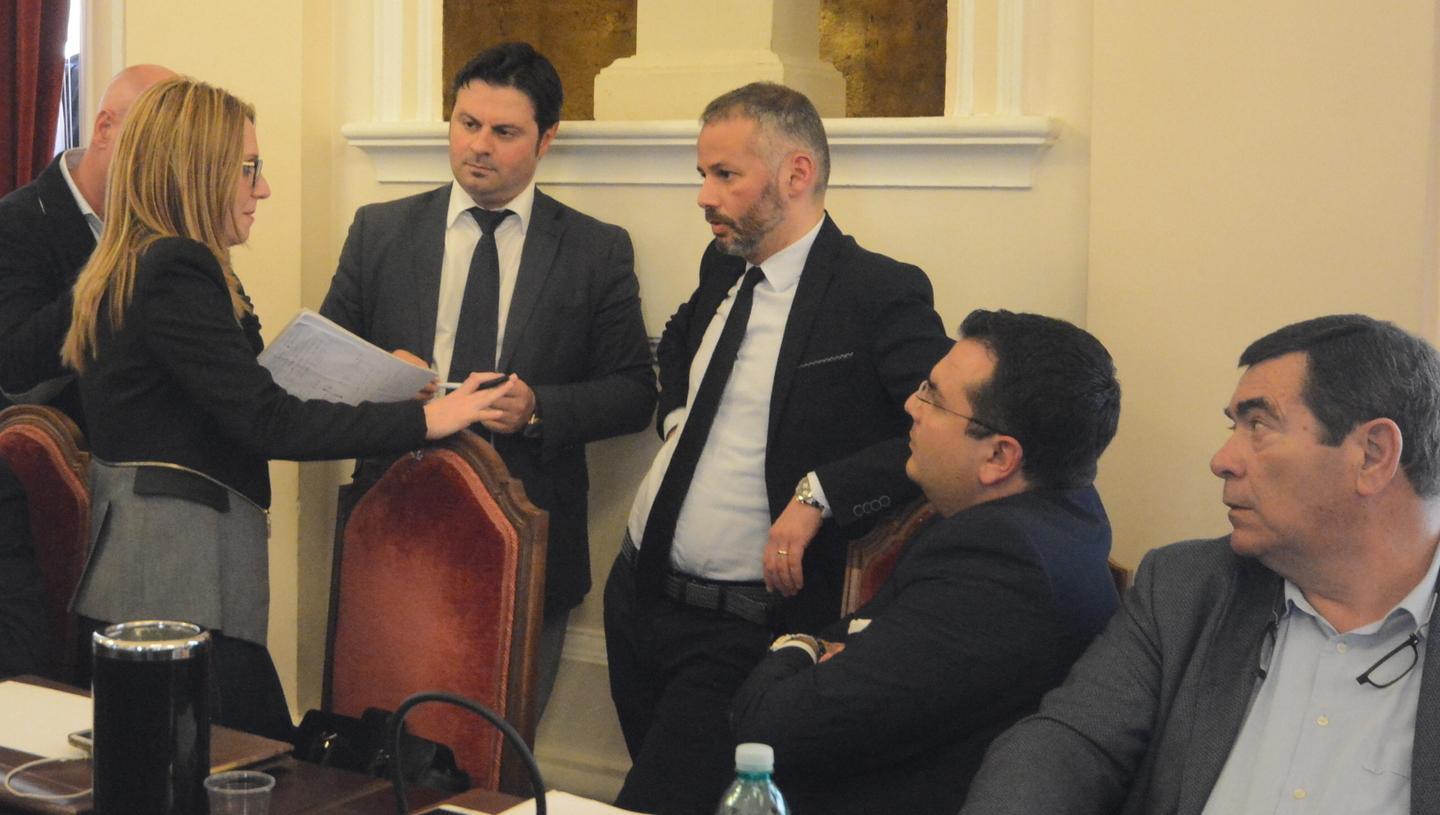 Dopo lo strappo sul consorzio nel Pd arriva la resa dei conti 