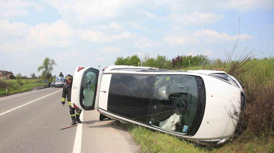 Frontale sulla Pedemontana, tre feriti
