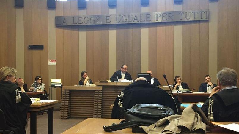 Da imputata a testimone al processo per estorsione