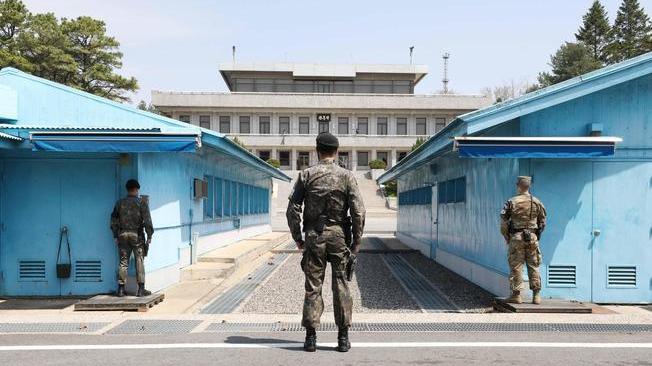 Coree: linea rossa Kim-Moon verso summit