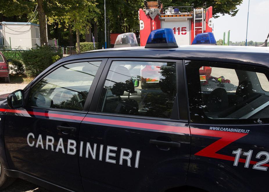 Aggredisce la madre perché vuole i soldi 
