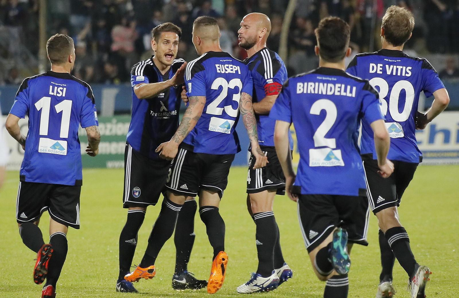 L'esultanza dei nerazzurri dopo il primo gol (Muzzi)