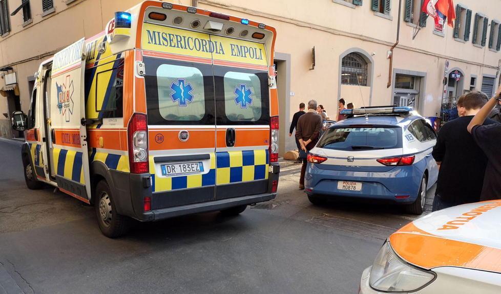 Parcheggia e non si accorge di aver investito un bimbo 