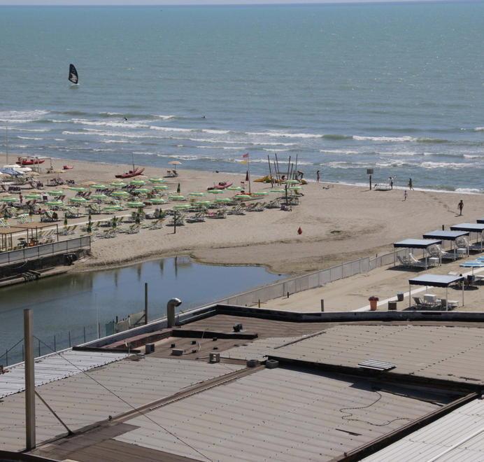 Scattano i divieti a Pietrasanta ma a Viareggio no