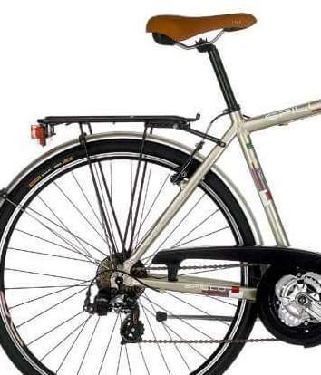 Bici rubata fuori dal negozio di noleggio