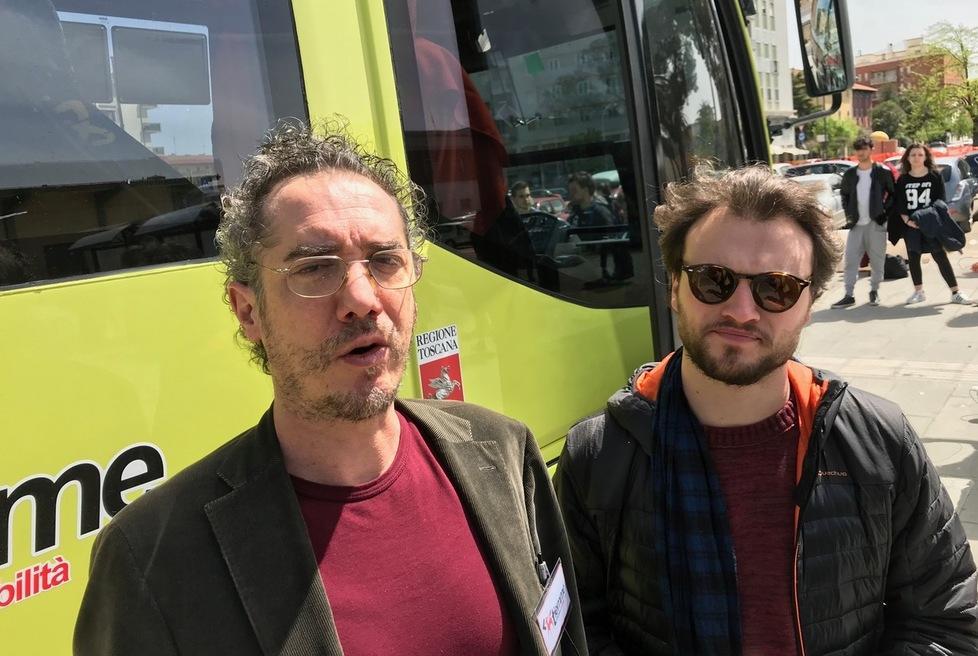 Il pullman come luogo inedito di improvvisazione teatrale 
