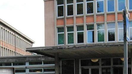 L’insegnante offeso sceglie la linea del riserbo e silenzio