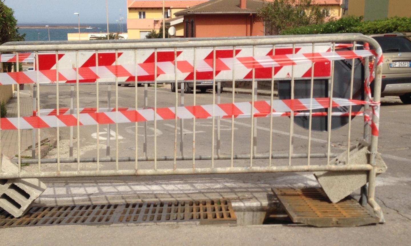 Una transenna per la grata saltata