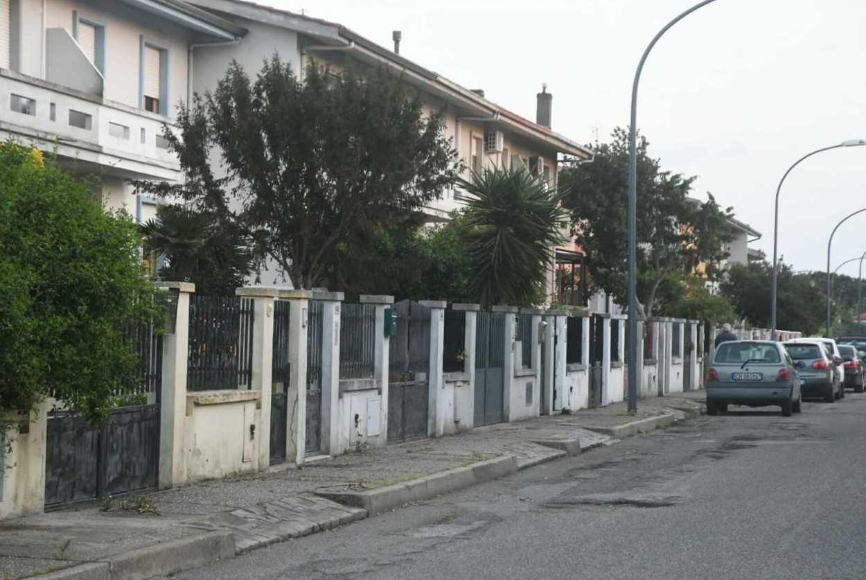 Il Pd contro l’assessore: «Asfalta la via dove vive» 