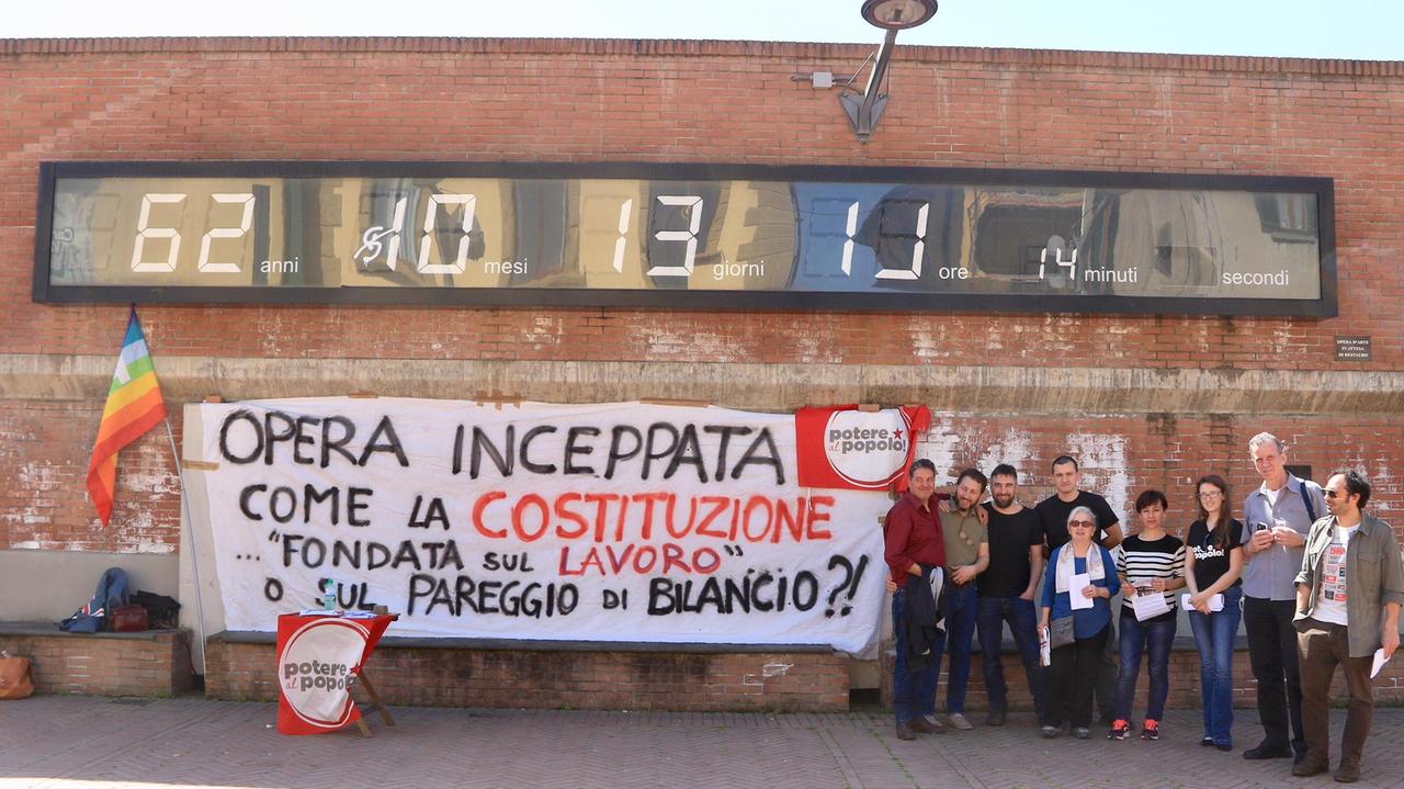 L'iniziativa di Potere al Popolo in piazza dell'Università (foto Sproviero-Batavia)