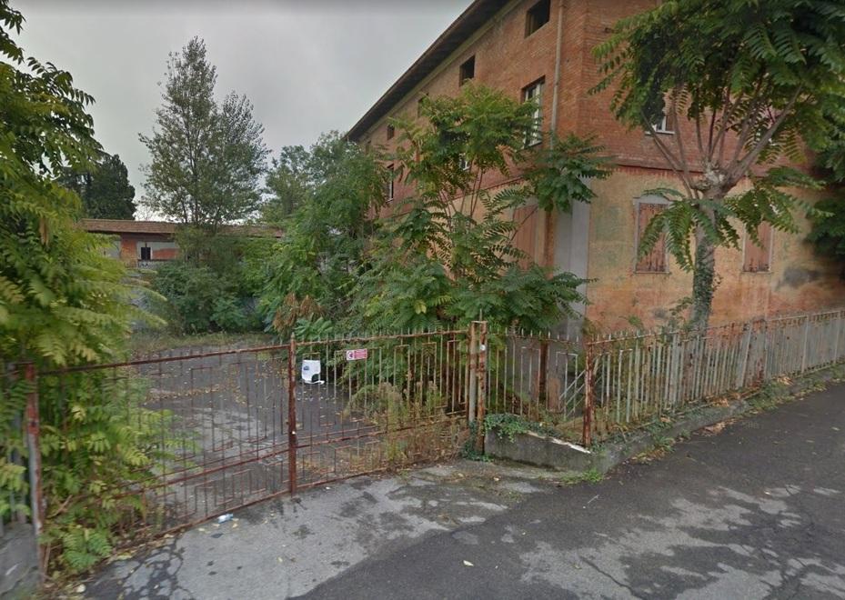 Teste di maiale appese nell’ex macello 
