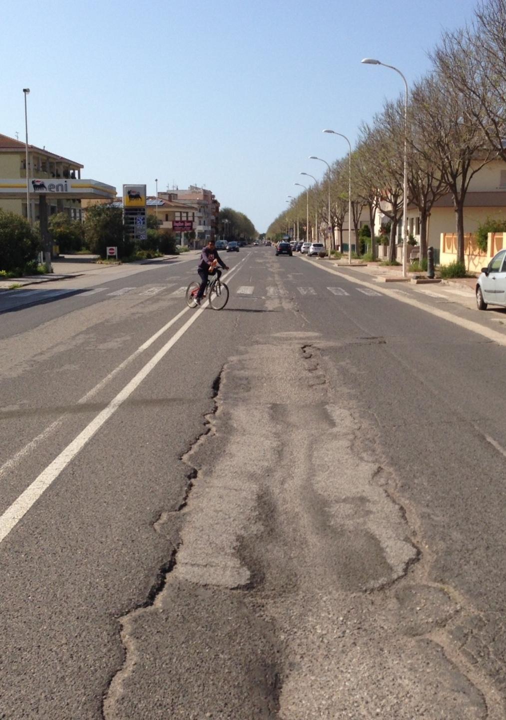 «Lavori in via Sassari sospesi per colpa della rete del gas» 