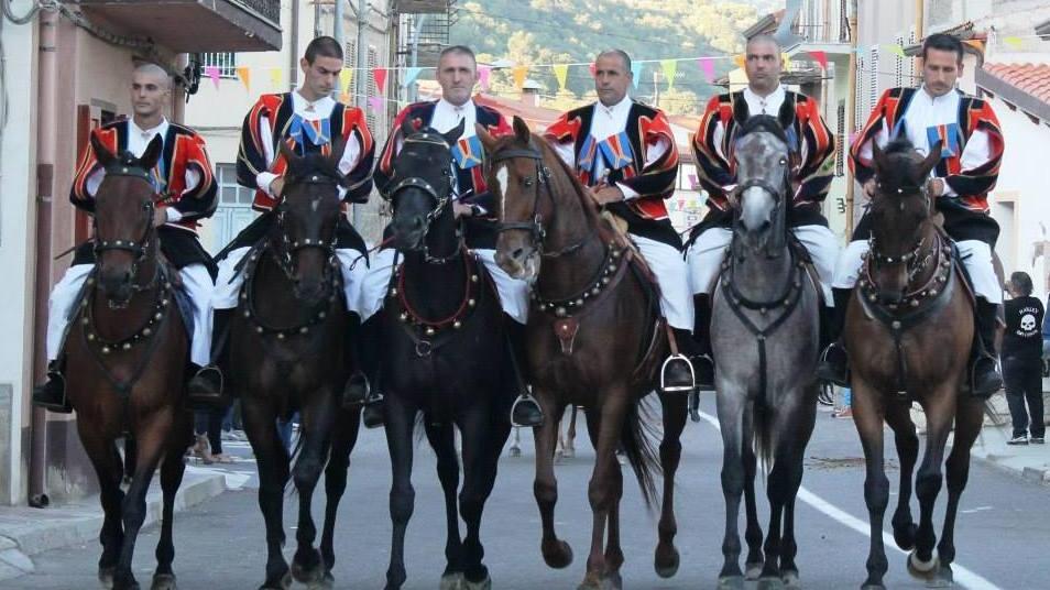 Cavalli in corsa per “sa padedda”