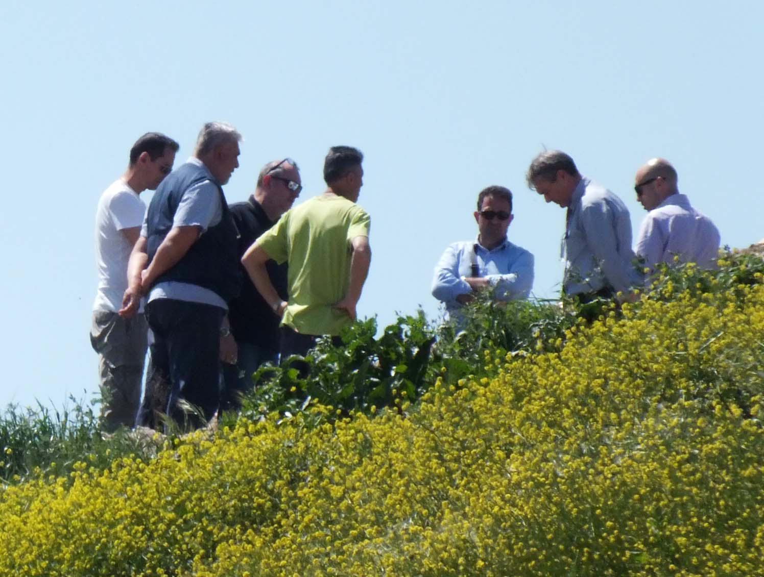 I carabinieri del Noe durante il sopralluogo in discarica di venerdì (PaBar)