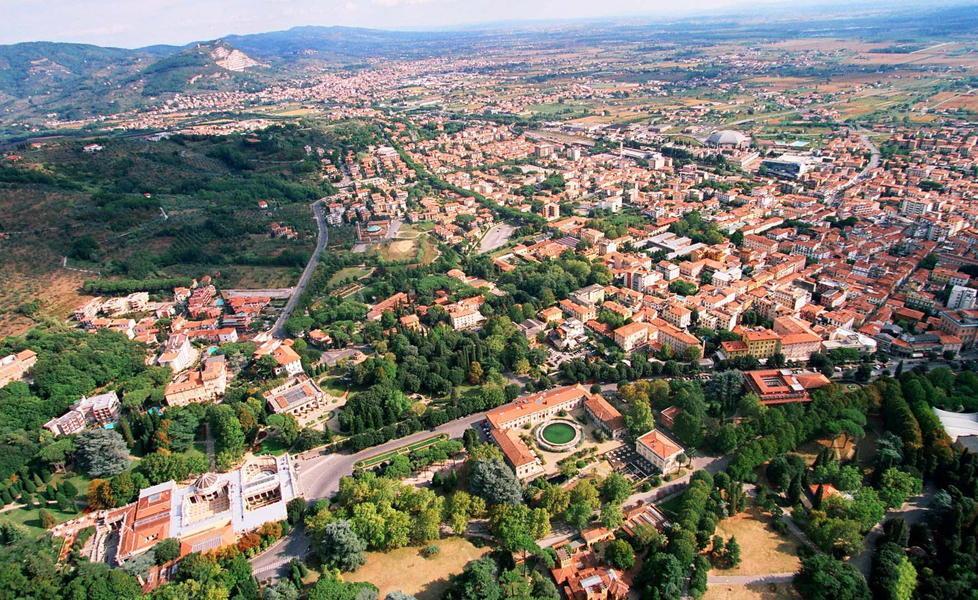 Una veduta aerea di Montecatini (foto Nucci)