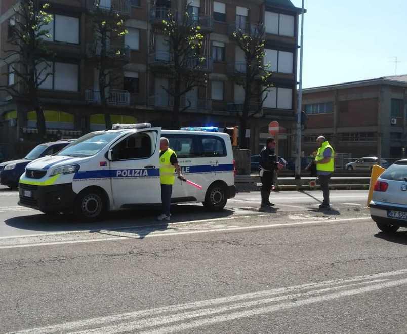 Travolta da un'auto a Sassuolo, donna gravissima 