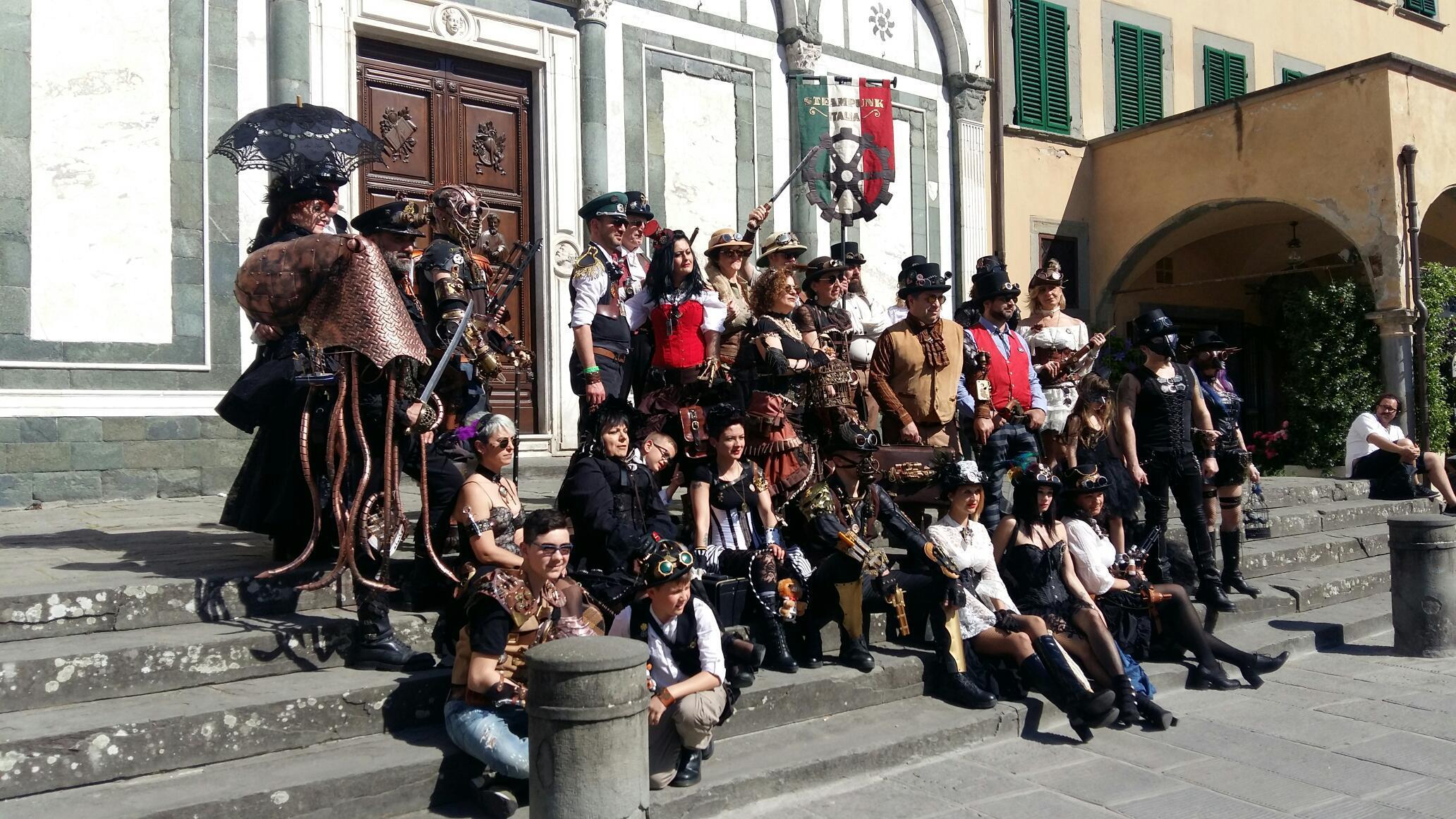 Un gruppo di cosplay (foto agenzia Sestini)
