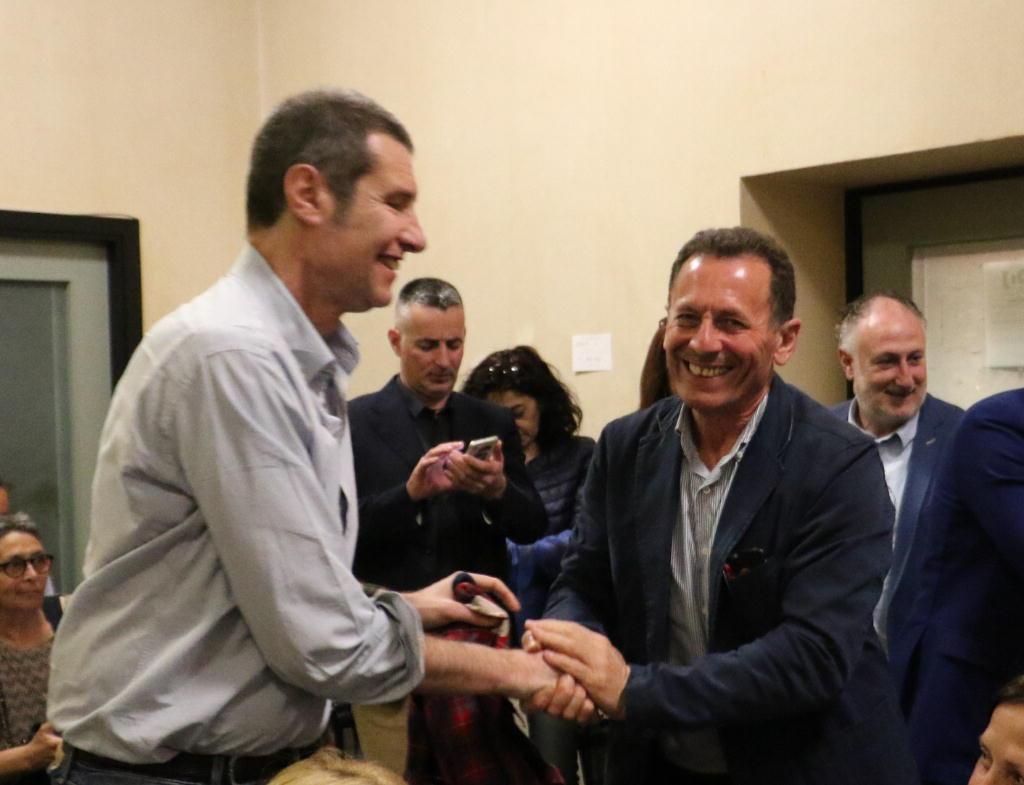 Alessandro Volpi festeggiato dopo il successo