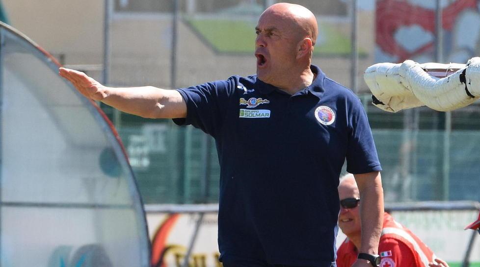 Vetrini difende a spada tratta la squadra 