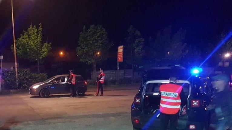 Due ricercati arrestati al posto di blocco