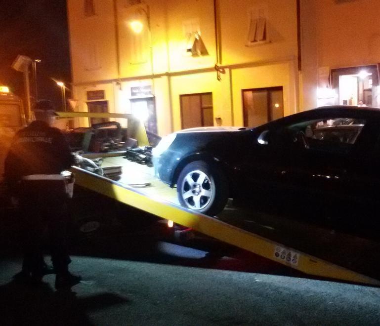 Con il pass della disabile mentre lei è a casa: multato 