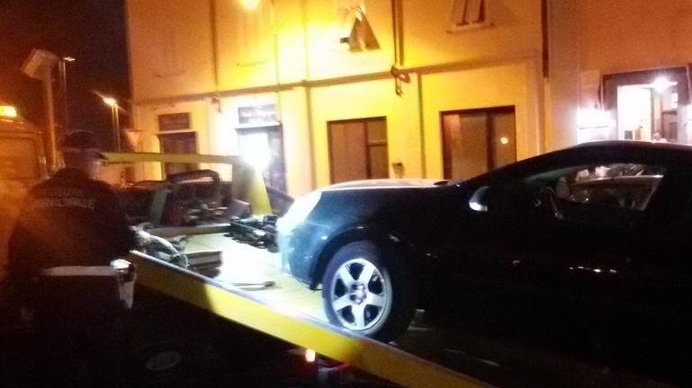 Con il pass della disabile mentre lei è a casa: multato