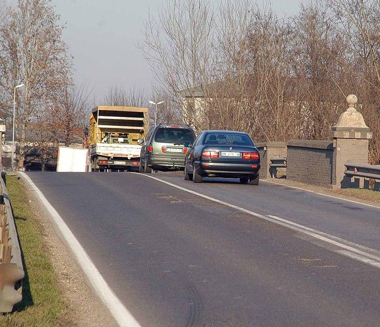 Via Emilia Est, in zona Ponte S. Ambrogio da martedì a venerdì senso unico alternato