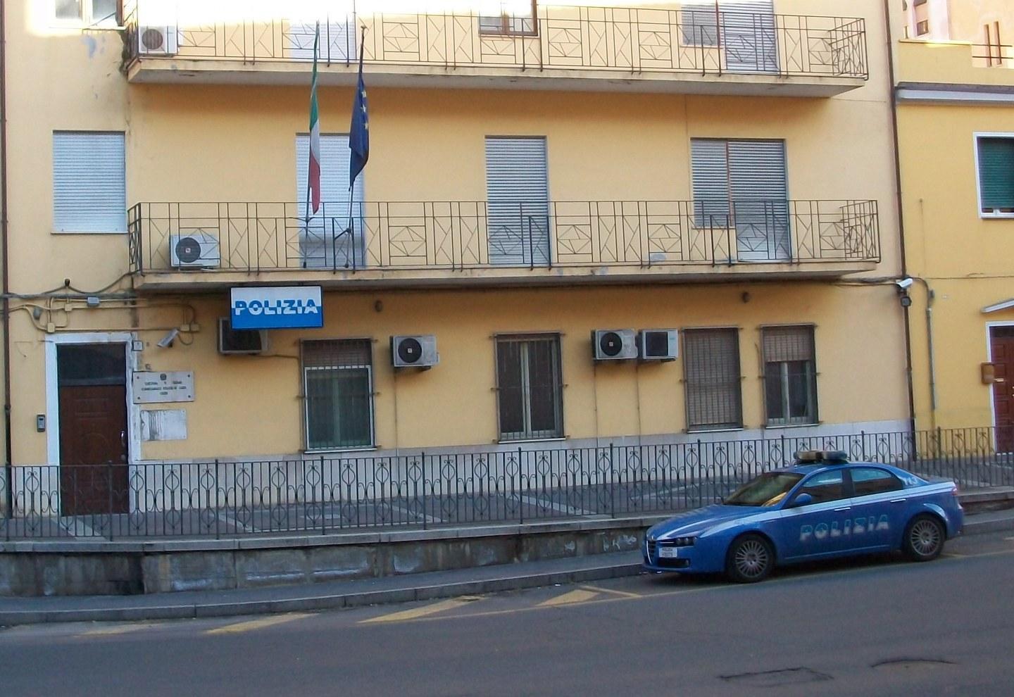 Ordigno sul portone di casa, paura per una barista a Ozieri 