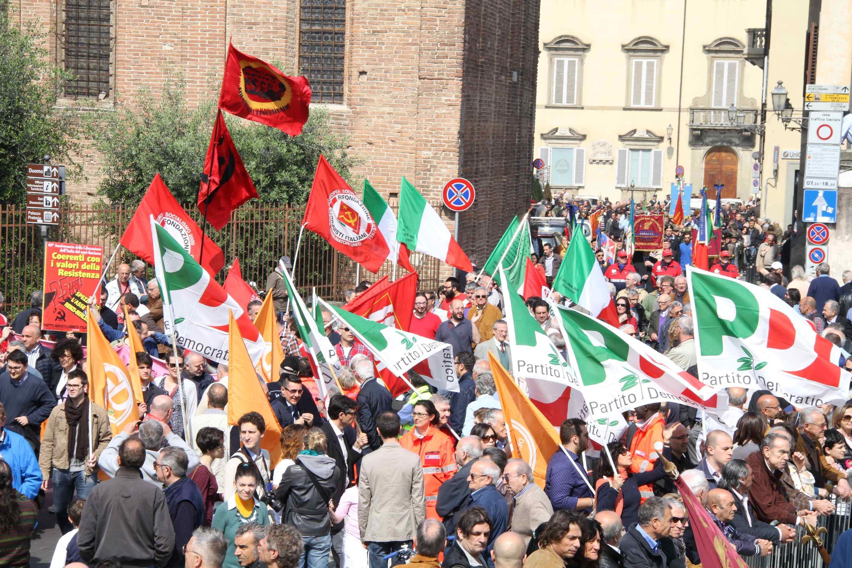 Una manifestazione a Prato in occasione del 25 aprile