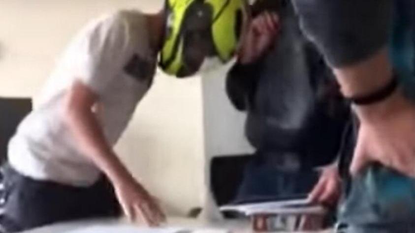 Prof aggredito, parla il bullo: «Succedeva tutti i giorni, ora ho paura delle minacce» - Video