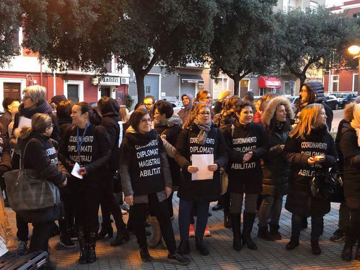 La protesta delle maestre (foto Ansa)