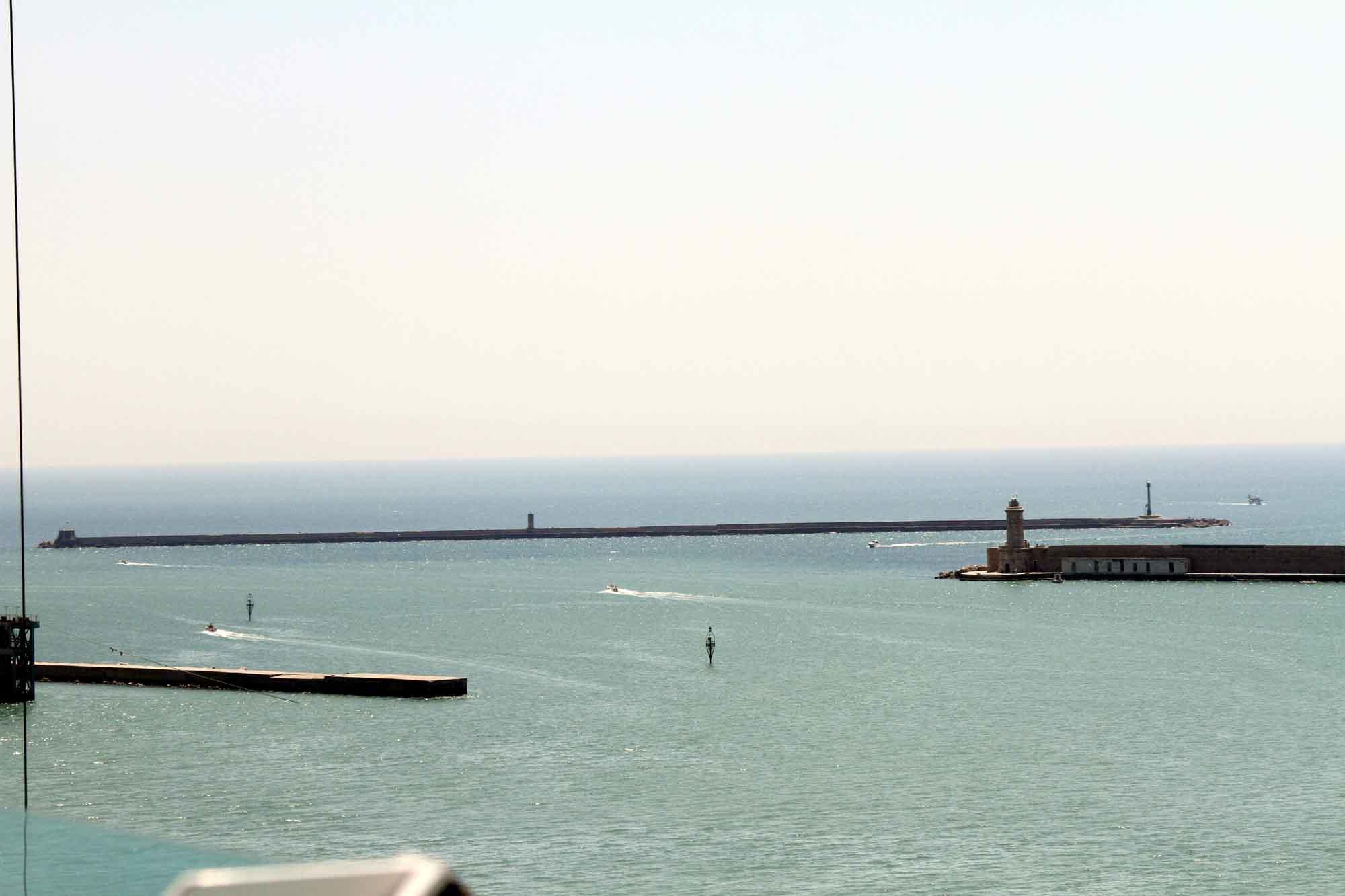 Molo Novo e Vegliaia vietati: "Non sono stabilimenti balneari"