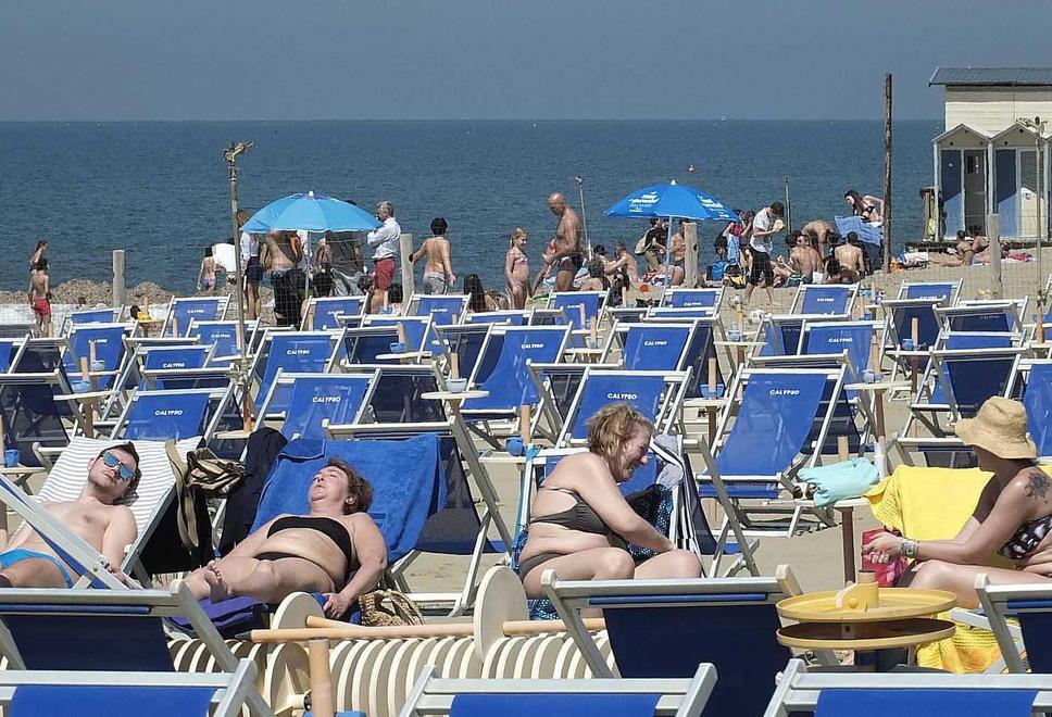 Pienone in spiaggia: prove generali d’estate sul litorale - Video