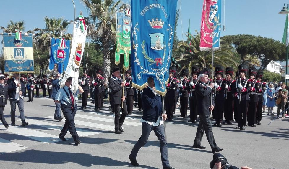  Forte abbraccia i Granatieri 