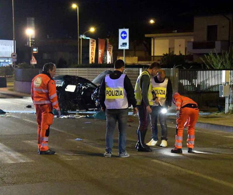 «Erano qui, non possiamo parlare» 