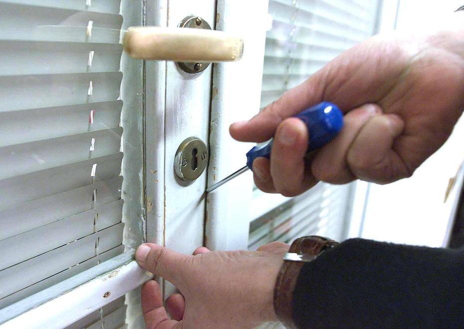 Il vicino chiama i proprietari e sventa furto in villa